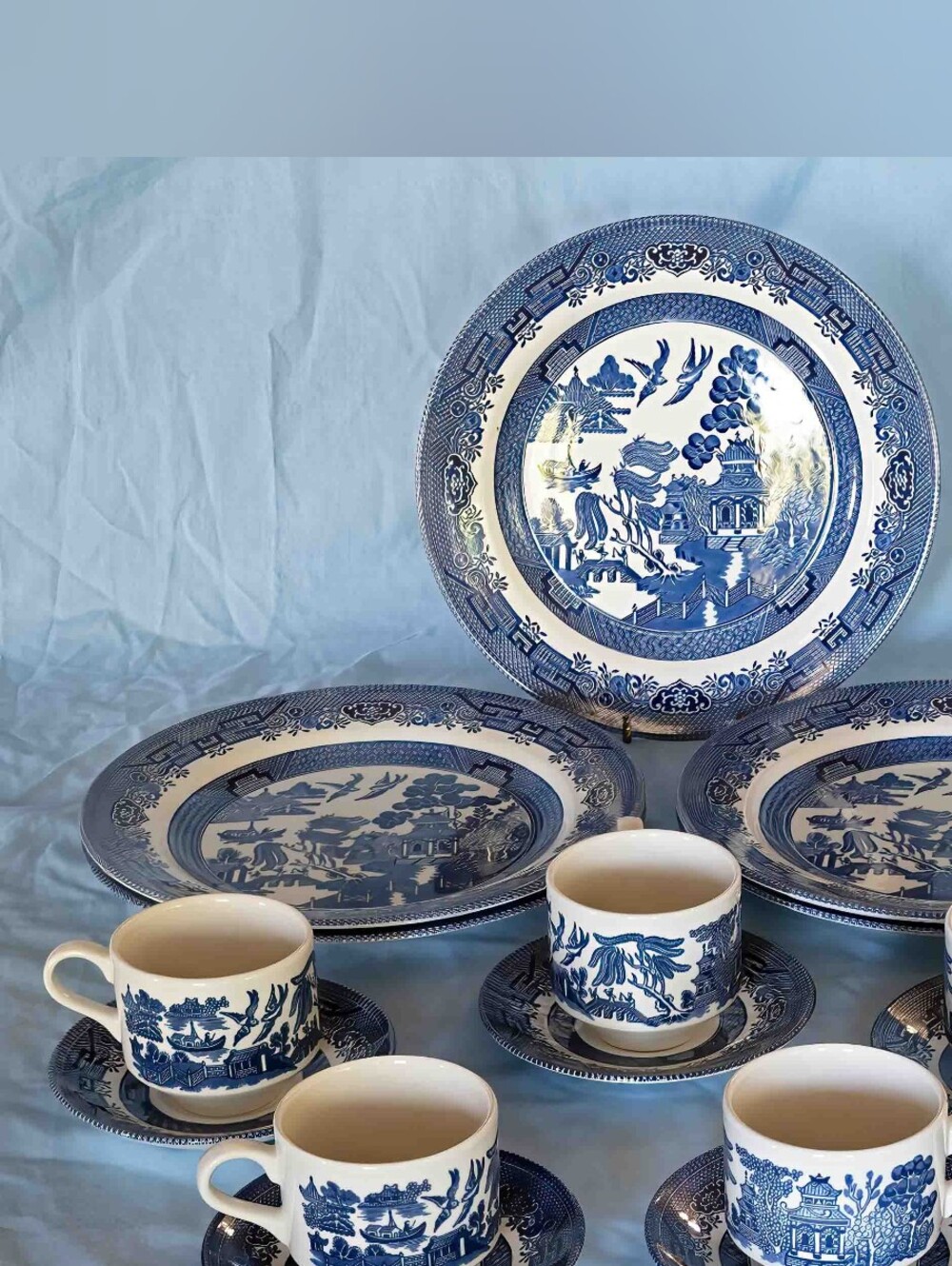 Beautiful Churchill Blue Willow Dinner Plates, Cups &Saucers-5set